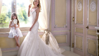 Wedding dress girl mirror indoors - little free wallpaper