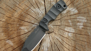 Knife cobra stipple wooden floor - sharp high detail free wallpaper