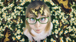 Girl glasses butterflies christmas magic - a butterfly free wallpaper for desktop