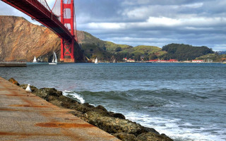 Bridge waterboats mountains scenery sunset - a cliff in the background free wallpaper