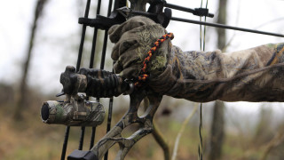 Hunting gloves metal fence armor - a metal free wallpaper