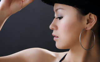 Woman hat hoop earrings black - airbrush free wallpaper