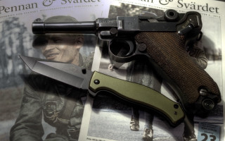 Gun knife magazine soldier 3d - a gun in the foreground free wallpaper