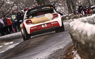 Rally car snowy road crowd - a snowy road free wallpaper