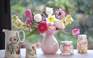Vase flowers candy table window - soft free wallpaper