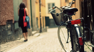 Bicycle street woman redpurse tiltshift - amalia lindegren free wallpaper