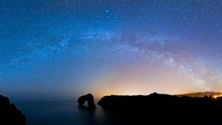 Night sky milky way rocks 2 - a night sky free wallpaper