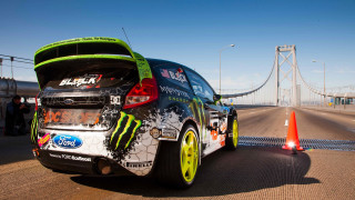 Monster car bridge tilt shift - the back of its free wallpaper for desktop