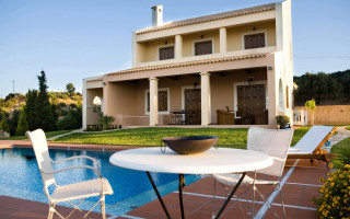 Table chairs pool house lawn - exekia free wallpaper for desktop