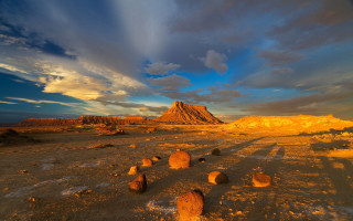 Desert mountain sunset clouds rocks - a desert landscape free wallpaper for desktop