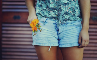 Woman shorts flower blurry depthflower - her pocket free wallpaper