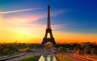 Eiffel tower lit up sunset - paris school free wallpaper