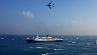 Ocean ship plane beach sky - a plane free wallpaper for desktop