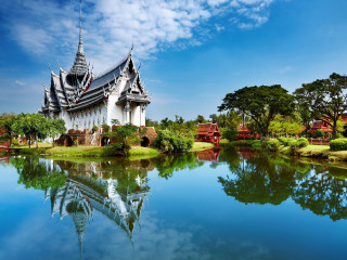 Sumatraism bobthompson architecture lake shrine - a large building free wallpaper
