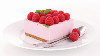 Cake raspberries plate flowers food - a plate free wallpaper