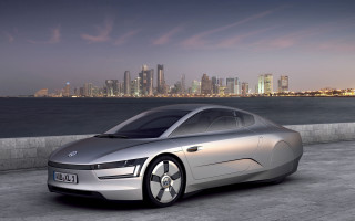 Silver car city skyline night 4 - a city skyline in the background free wallpaper