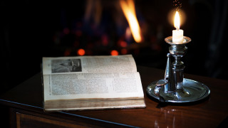 Lit candle table book arts - a candle free wallpaper for desktop