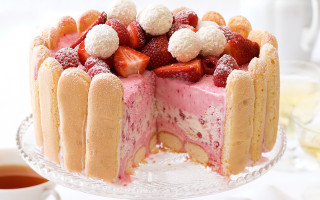 Cake slice strawberries powdered sugar - sugar free wallpaper