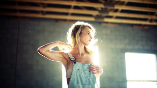 Woman blue dress water backlit - a bottle of water free wallpaper