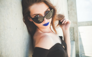 Blue lipstick sunglasses wall fashion - against a wall free wallpaper for desktop
