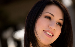 Smiling woman cellphone building portrait - free portrait wallpaper for desktop