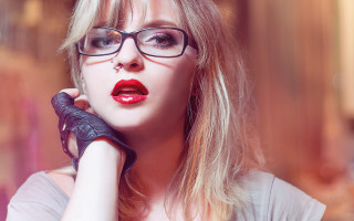 Woman glasses redlipstick portrait bandagedarm - a red lipstick free wallpaper for desktop