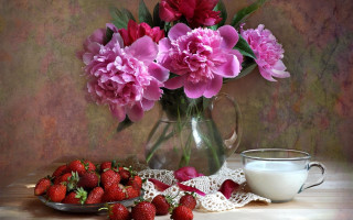 Flower bouquet strawberries glass milk - berry free wallpaper
