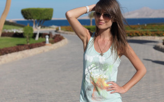 Woman sunglasses lake palm pastel - pastel color free wallpaper for desktop