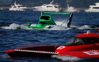 Green boat red boat water - a red boat free wallpaper