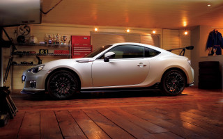 White sports car garage tools 2 - the wall and a clock free wallpaper