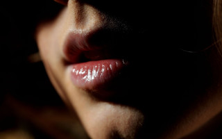 Woman lips flashlight light raytrace - a womans lip free wallpaper