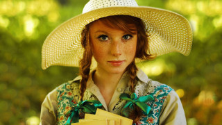 Woman hat yellow bag freckles - american impressionism free wallpaper