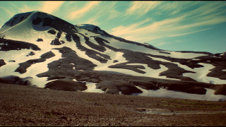 Snowy mountain blue sky clouds 12 - snow under a blue sky free wallpaper