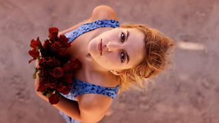Woman blue dress roses portrait - a bouquet of roses free wallpaper