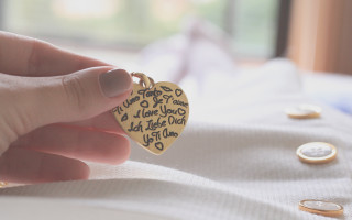Heart keychain coins tattoo blurry - a person holding free wallpaper