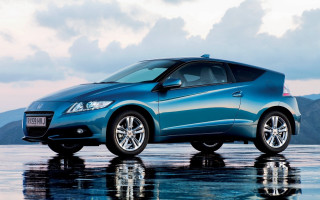 Blue car mountains clouds wet - a wet surface free wallpaper