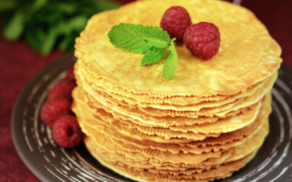 Pancakes raspberries plate leaf food - a plate free wallpaper for desktop
