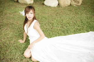 Woman white dress sitting grass - a white dress free wallpaper for desktop