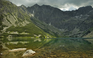 Mountain lake rocks cloudy sky - a few mountain free wallpaper for desktop