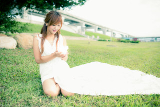Woman white dress grass cell - her cell phone free wallpaper for desktop