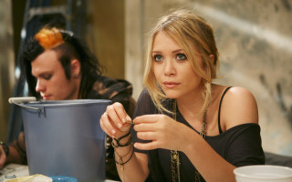 Woman blonde jewelry renaissance multigirl - felixkelly free wallpaper