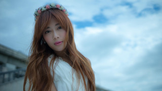 Red haired woman flower crown - a flower crown free wallpaper for desktop