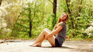 Woman sitting woods smiling barefoot - claire falkenstein free wallpaper