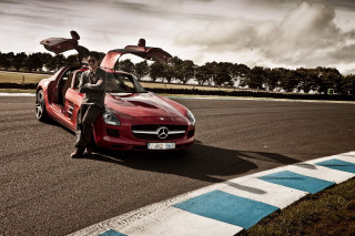 Woman red sportscar open doors - open door free wallpaper