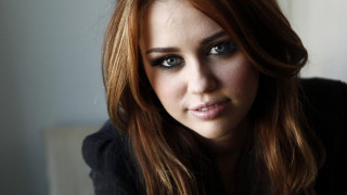 Woman longhair blueeyes serious portrait - perfect eye free wallpaper