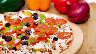 Pizza pepperoni olives peppers onions - vegetable free wallpaper
