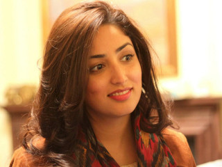 Woman smile brown jacket red - scarf free wallpaper for desktop