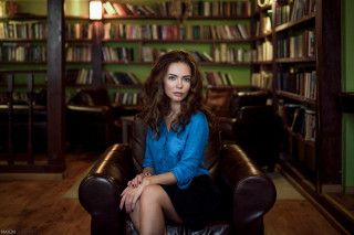 Woman sitting chair library bookcase - the wall free wallpaper for desktop