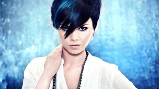 Blue hair woman kimono snowing - full color free wallpaper