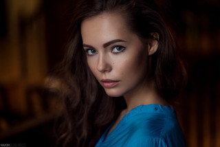 Woman blue shirt portrait dark - blue shirt free wallpaper for desktop
